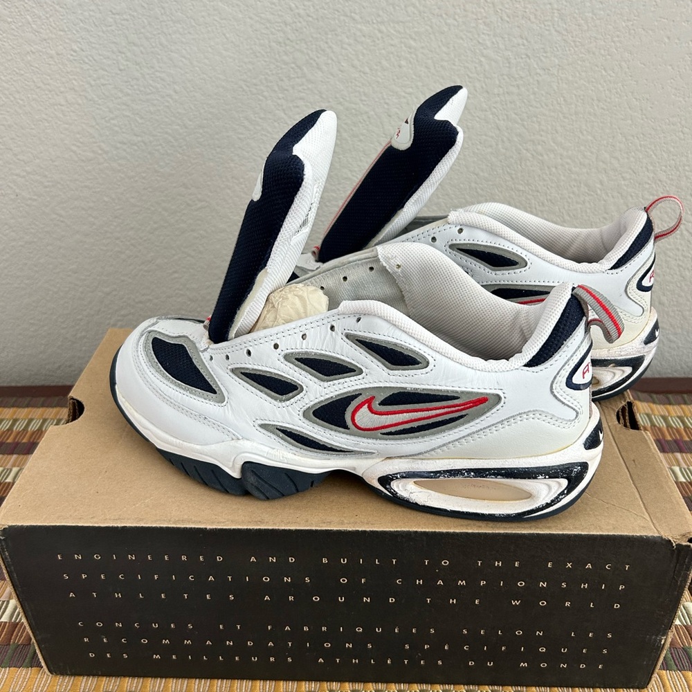 NIB Men’s Nike Air Edge Max White and Black Shoes with Red Accents size 11
